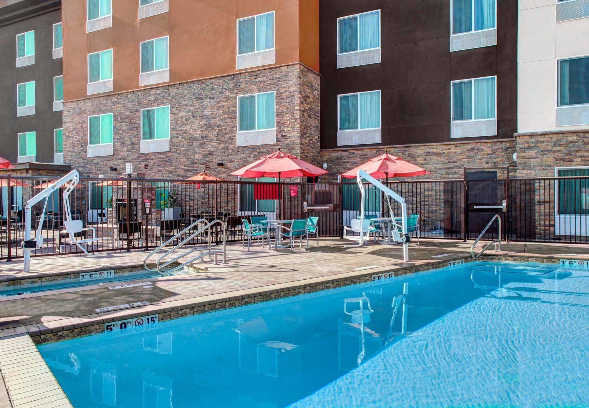 Towneplace Suites By Marriott Bakersfield West Exterior foto